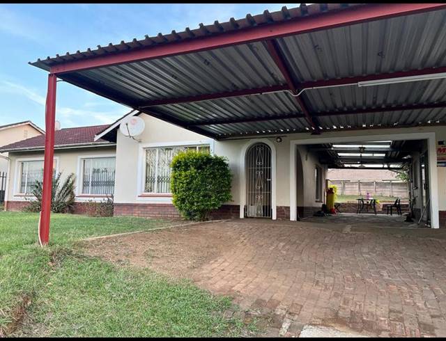 3 BEDROOM PROPERTY TO RENT IN BISLEY